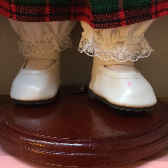 Vintage Red Riding Hood Porcelain Doll in Original Box - Picture 6 of 12